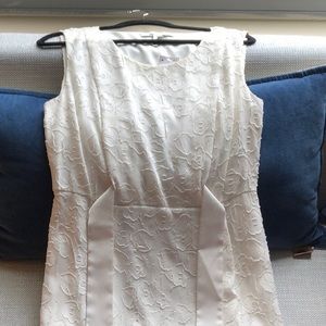 NWT sleeveless appliqué dress